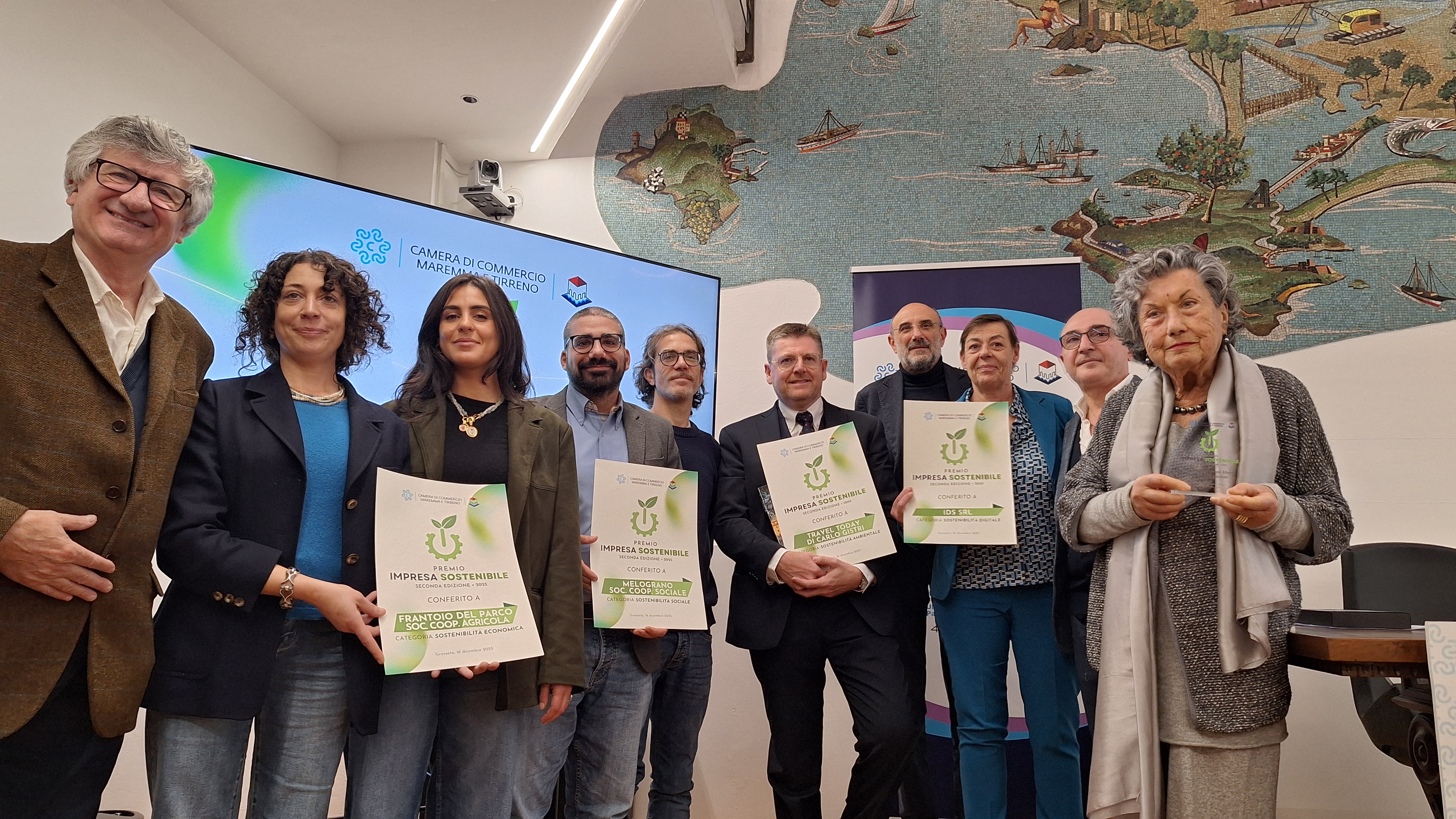 Foto di gruppo con tutti i premiati